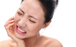 种牙后浑身酸痛是正常现象吗？