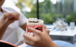 种植牙会有临时牙套吗？