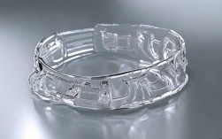 2025年牙齿矫正器怎么选？隐形vs传统哪个更靠谱？