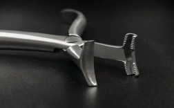 正畸弓丝末端回弯有何作用？操作要点及注意事项是什么？