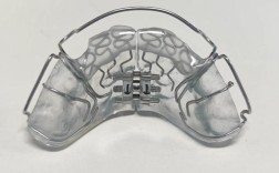 正畸活动矫治器有哪些主要种类？各自适用哪些牙齿问题？