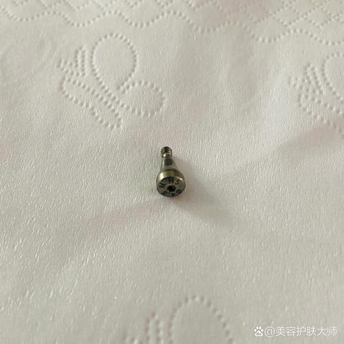 种植牙基台掉了被吃下去，会有什么危险？如何处理？-图1