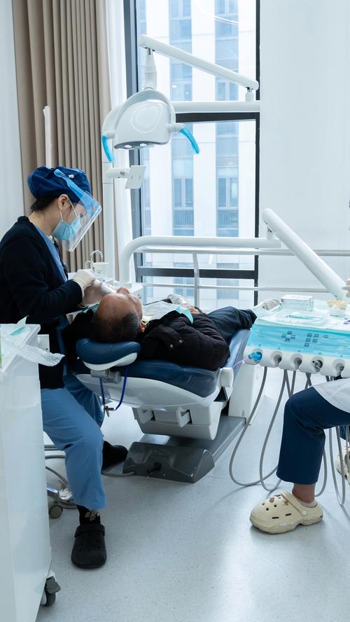 上海哪里治疗种植牙最好？-图2