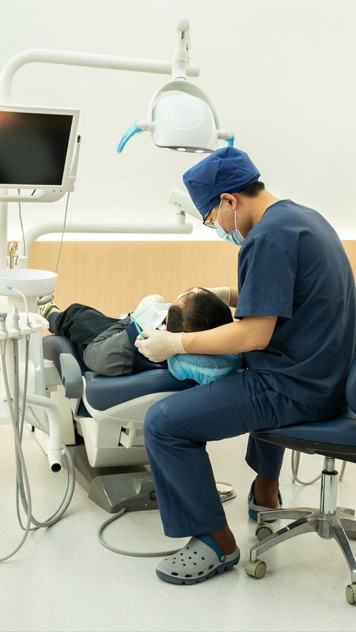 种植牙期间怎么吃饭才合适？饮食安排与注意事项有哪些？-图1