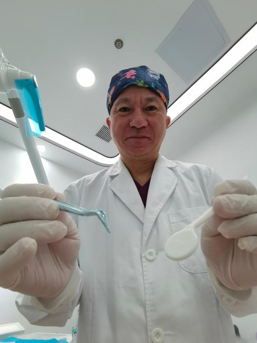 汕头华美种牙为何定选牙博士？专家技术与效果如何？-图2