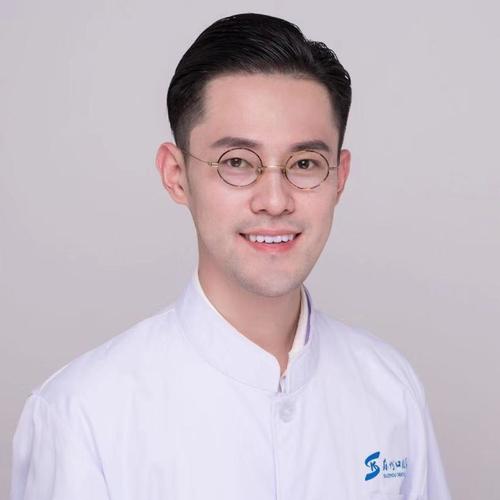 苏州口腔医院正畸科专家哪位医生擅长复杂矫正效果好且经验丰富?-图2 苏州口腔医院正畸科专家哪位医生擅长复杂矫正效果好且经验丰富?-图2