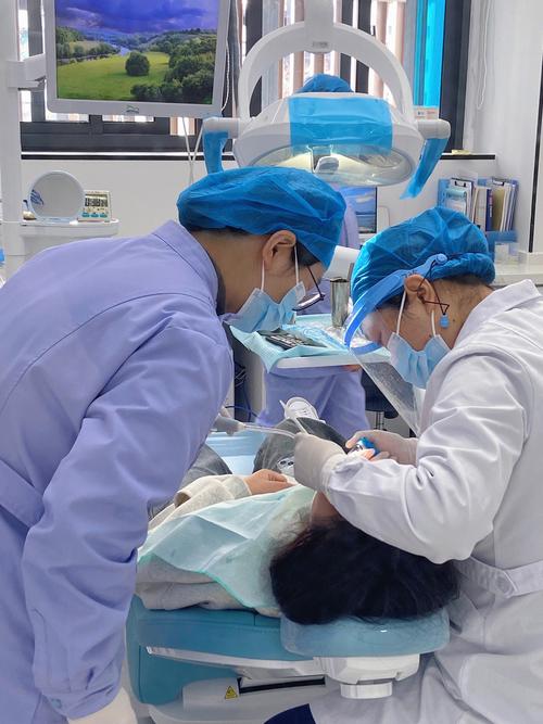 成都正畸齿颚好的牙医如何挑选专业靠谱又经验丰富的呢？-图1