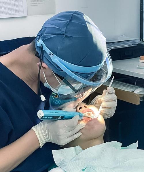 上海想做牙齿正畸，如何找到技术好、价格透明且医生经验丰富的靠谱机构？-图2