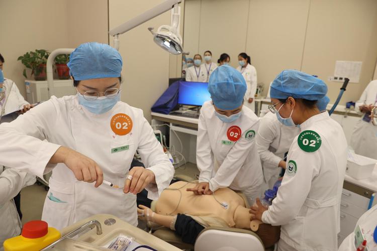 当牙齿突然脱落、口腔大出血或颌面部创伤等急诊发生时，普通人该如何正确实施口腔科急救？哪些方法能最大限度保存牙齿或控制出血，又有哪些常见误区需要警惕？-图3