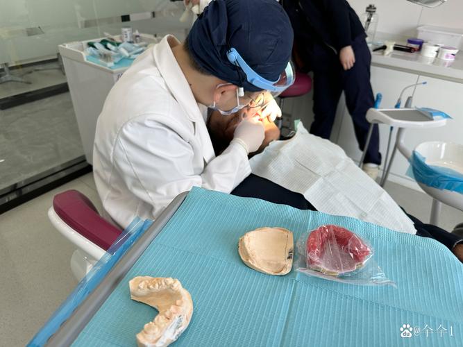 北大口腔医院种牙有哪些核心技术优势？不同种植体品牌如何选择？费用构成和术后护理要注意什么？-图2