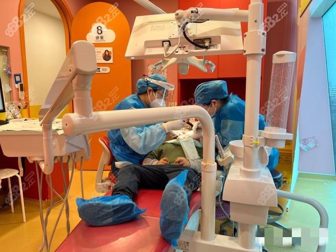 上海想做牙齿正畸，医院这么多到底怎么选？资质、医生技术、价格透明度哪个更重要？-图1