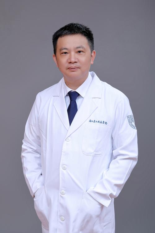 北京青少年正畸专家如何挑选？资深医生的资质、技术优势与个性化矫正方案解析-图1