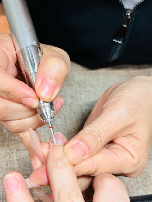 手测根管治疗中，手动检测根管长度的具体步骤和关键注意事项有哪些？-图2