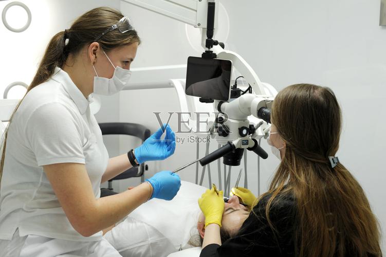 显微镜在牙齿检查中如何应用?与传统方法相比能发现哪些隐藏的牙齿问题?-图1 显微镜在牙齿检查中如何应用?与传统方法相比能发现哪些隐藏的牙齿问题?-图1