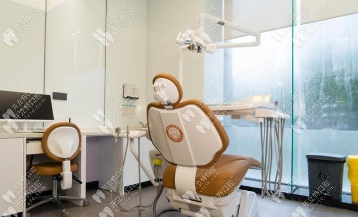 台州市种牙医院这么多，到底该怎么选？靠谱医生、技术和价格哪个更关键？-图1