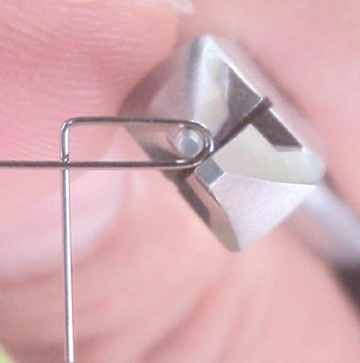 关闭曲弯制方法中如何精准控制弯曲角度以避免形变？有哪些关键工艺参数需要重点把控？-图2