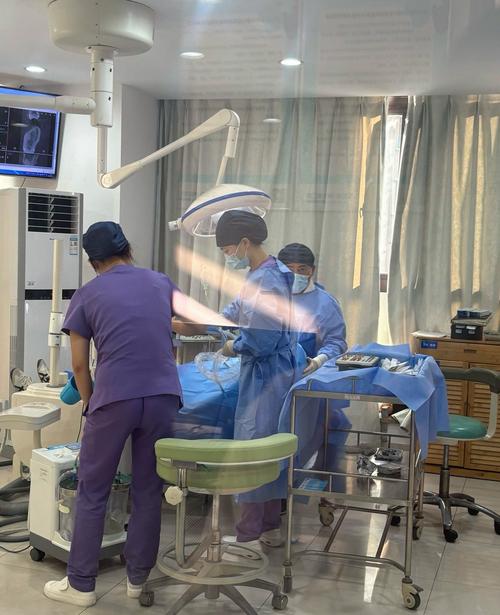 山大口腔医院种植牙技术是否先进？医生团队经验如何？价格和术后效果有保障吗？-图2