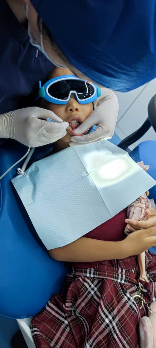 拔乳牙的正确方法是什么？怎么拔才不会伤到？-图2