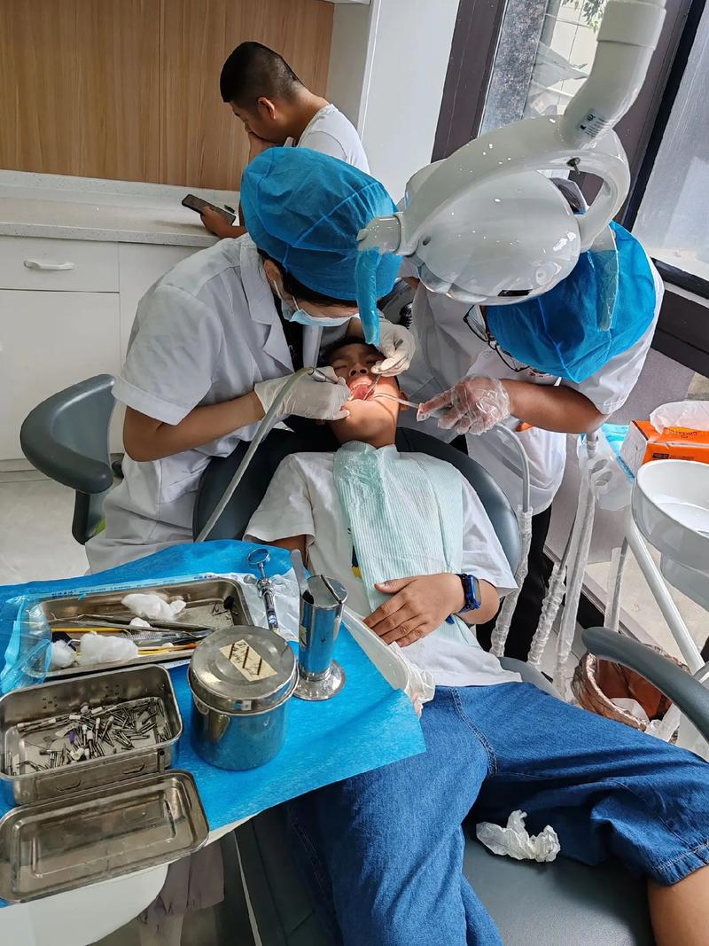 口腔正畸科可以补牙吗-图1