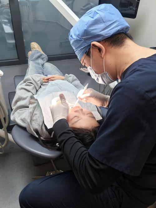 正畸牙每次复诊都痛，是正常现象还是需调整方案？-图1