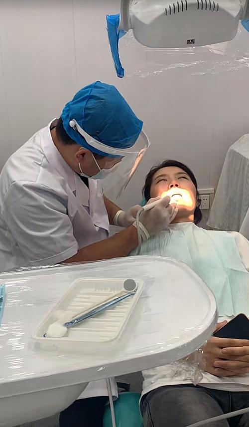 种牙一年后冲洗，是必要维护还是多余操作？-图2