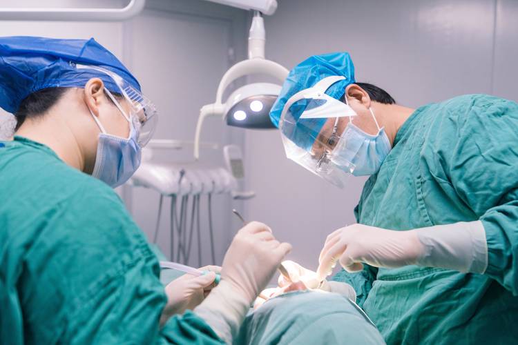 种牙手术过程复杂吗？疼多久？具体步骤有哪些？-图2