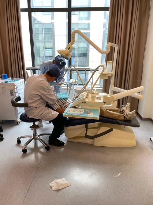 福建医大口腔医院植牙效果如何？价格和技术靠谱吗？-图1