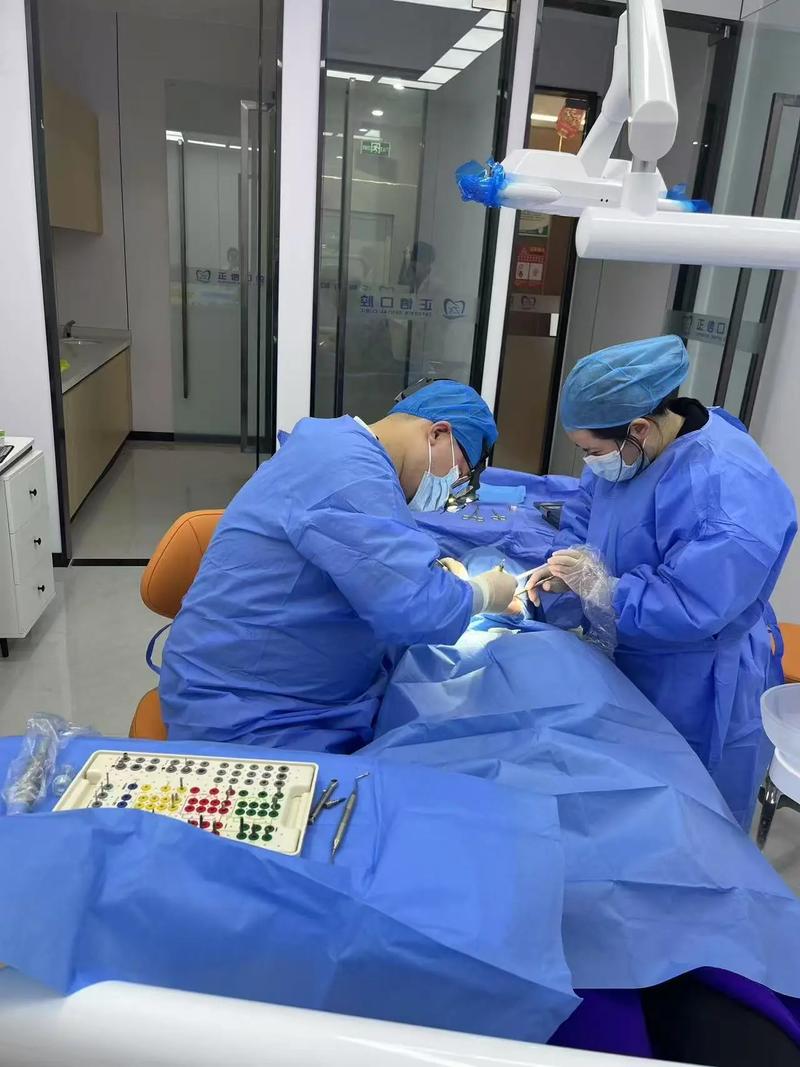 华西植牙哪家好？专业机构怎么选？-图1
