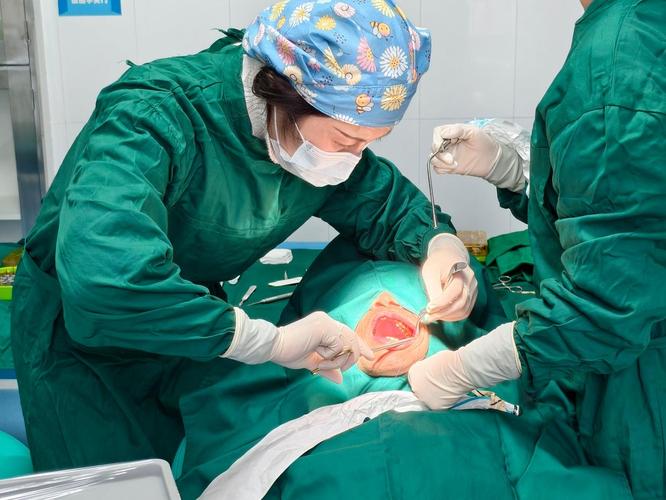 口腔植牙手术视频-图1 口腔植牙手术视频-图1