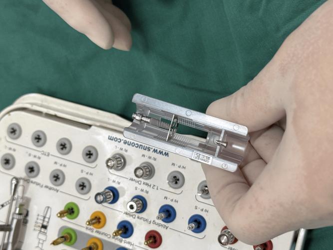 种植牙植体的器械-图2