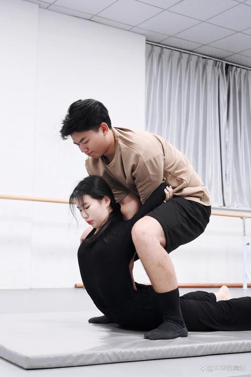 正畸会影响空乘面试吗？牙齿矫正对形象的影响有多大？-图2