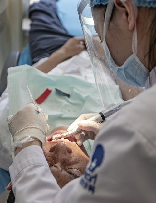 圣贝牙科正畸护士-图1