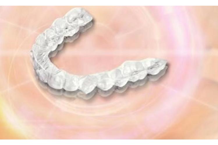 正畸隐形矫治附件对矫治效果有何关键影响？-图2