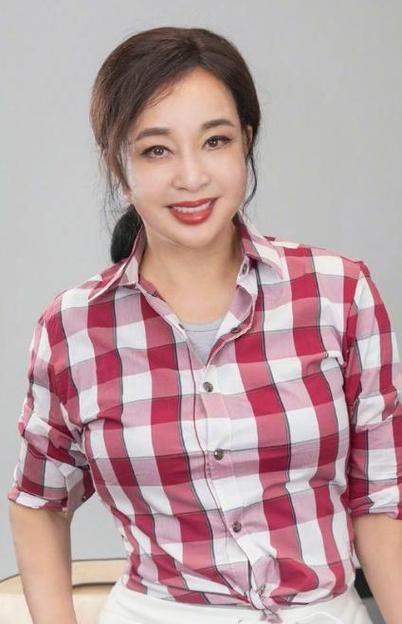 刘晓庆牙齿正畸引热议，高龄选择矫正背后的原因是什么？-图3