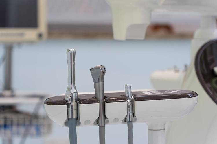 矫正牙齿选医院哪家好？看资质、案例、设备这几点就够了-图1