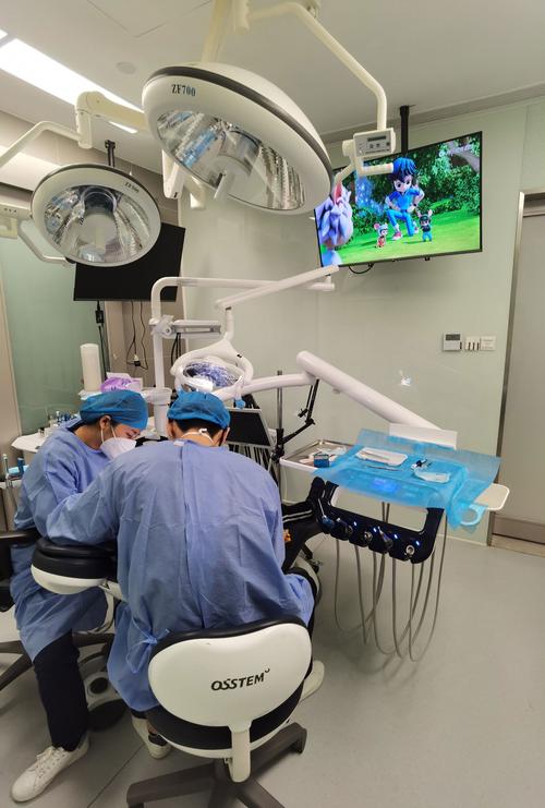 成都口腔医院牙齿矫正，选医院该看重资质还是医生技术？-图1