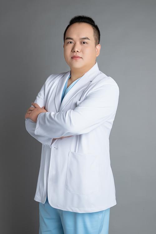 上海牙齿矫正医生怎么选？资质、经验、口碑哪个重要？-图2