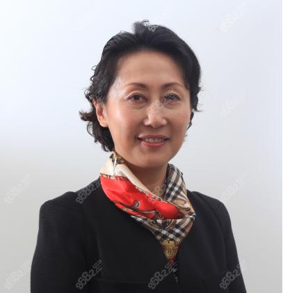 上海九院矫正牙齿医生怎么选？专业资质和案例哪个重要？-图1