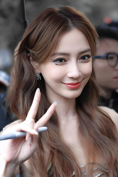 杨颖矫正牙齿是几岁开始的?她的牙齿矫正年龄是多少?-图2 杨颖矫正牙齿是几岁开始的?她的牙齿矫正年龄是多少?-图2