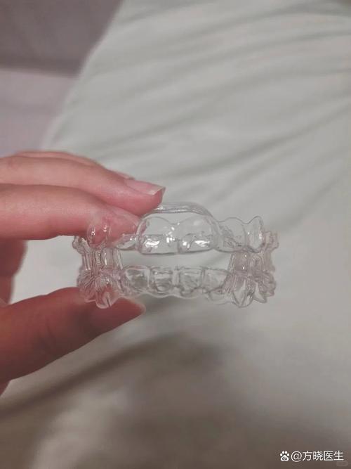 牙齿矫正透明矫正器存在吗？-图1