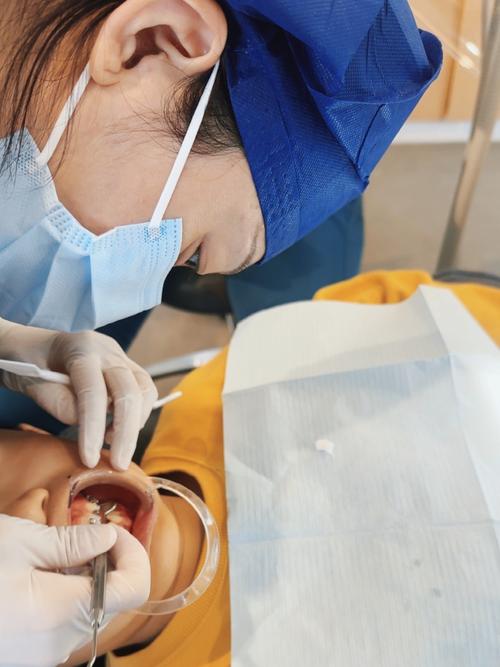 牙齿矫正托槽粘贴-图1