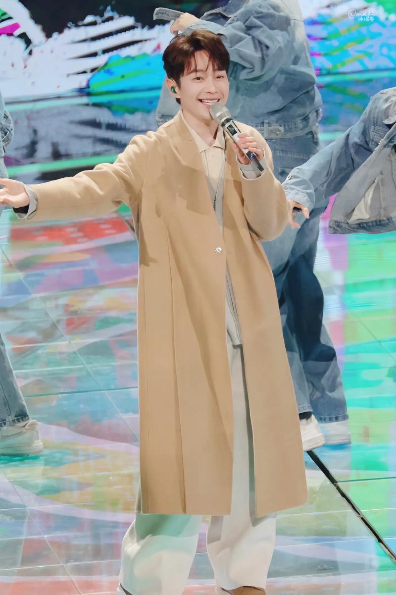 张栋梁牙齿矫正效果惊艳?背后原因与过程引关注-图1 张栋梁牙齿矫正效果惊艳?背后原因与过程引关注-图1